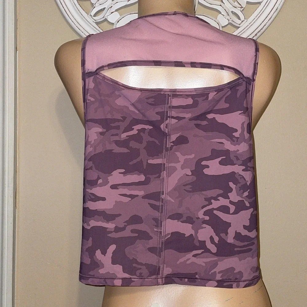 Lululemon women’s 12 XL tank top crop sheer mesh camo purple sculpt athletic